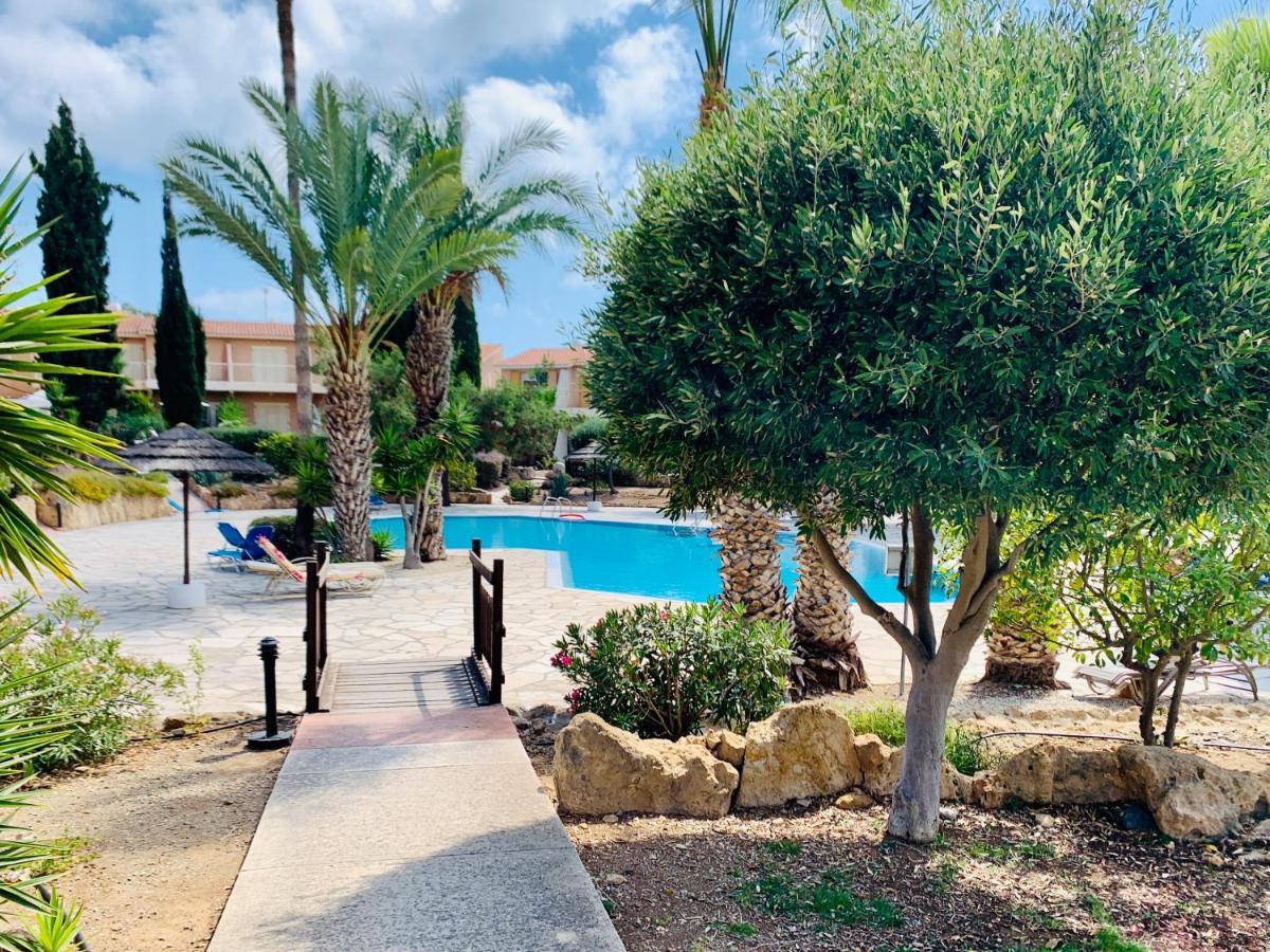 101 Hippo Apartment In Popular Regina Gardens Paphos Exterior photo